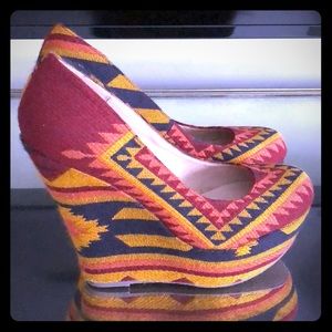 Steve Madden Aztec Multicolor Wedges (Size 8.5)